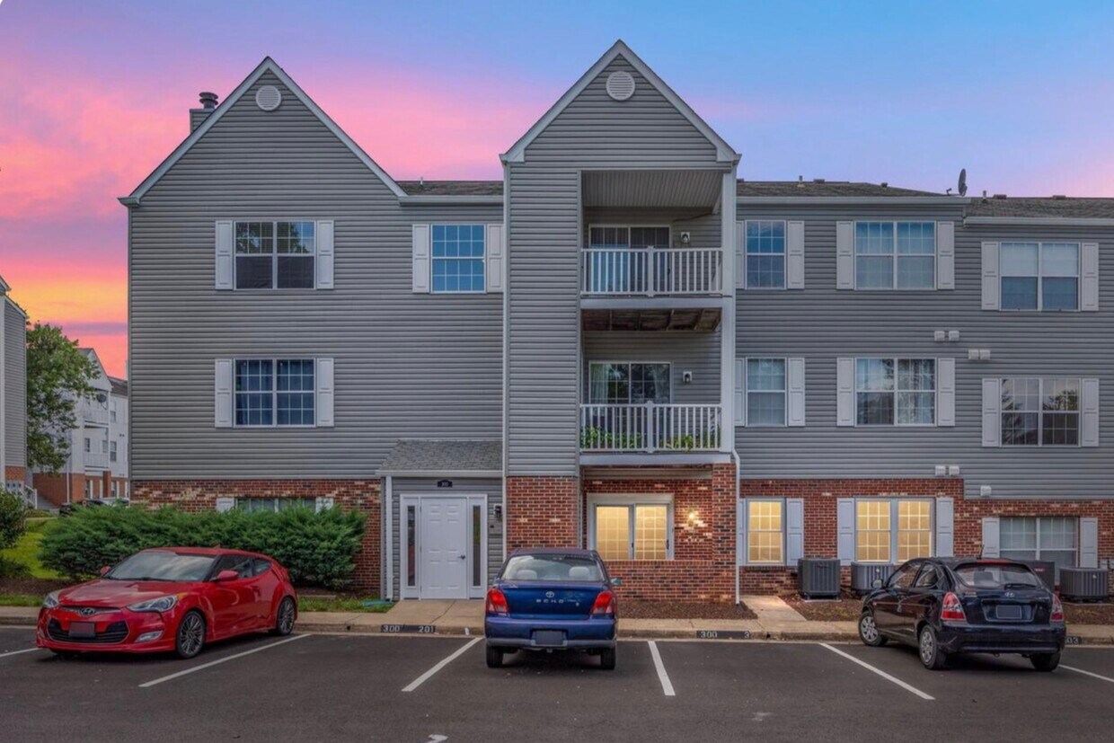 300 Grosvenor Ln Unit 201, Stafford, VA 22556 Condo for Rent in