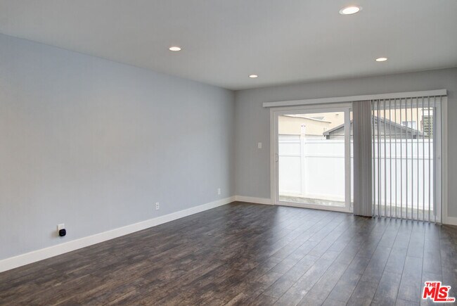 Foto del edificio - 1451 E Wilson Ave