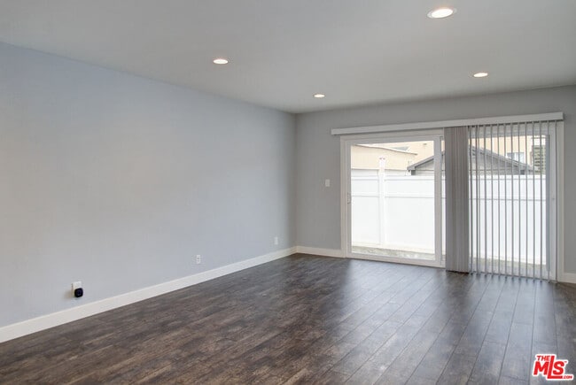 Building Photo - 1451 E Wilson Ave
