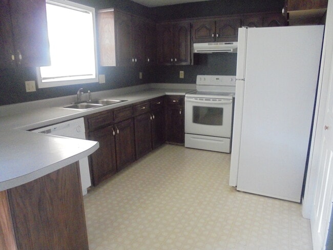 Building Photo - 100 Shara Dr