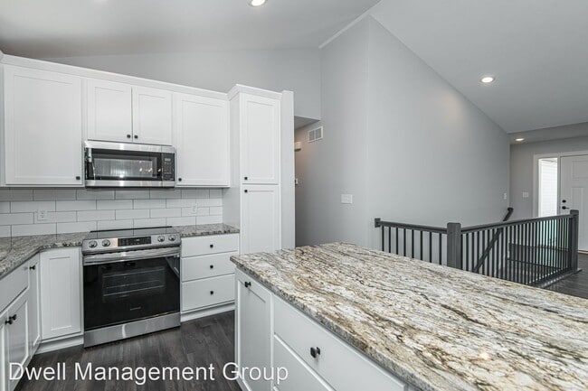 Building Photo - 4 br, 3 bath House - 332 Spring Day Court