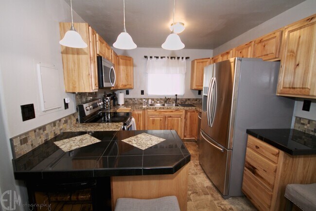 Kitchen - 5540 Four Winds Dr