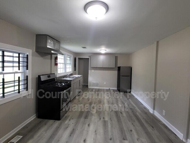 Foto del edificio - 2308 Lakewood Ave SW