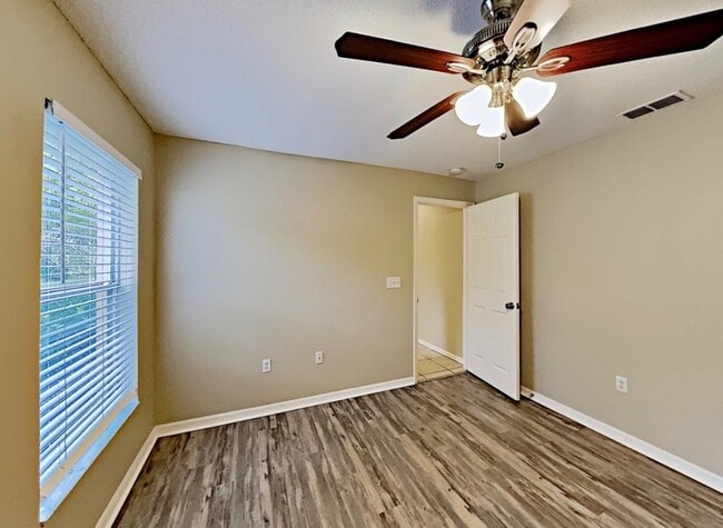 Building Photo - 606 Beauregard St