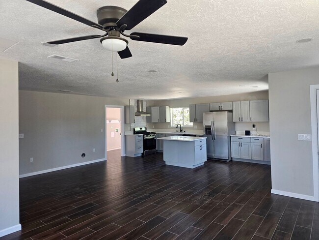 Foto del edificio - ***NEW*** 3-bedroom, 2-bath home in Albuquerque with all the modren finishes!