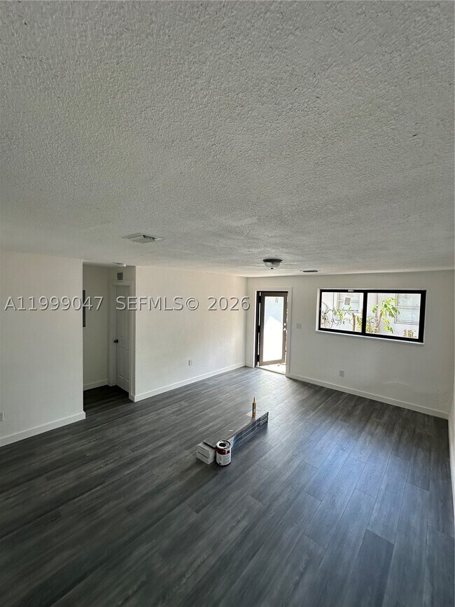 Building Photo - 3689 William 3689