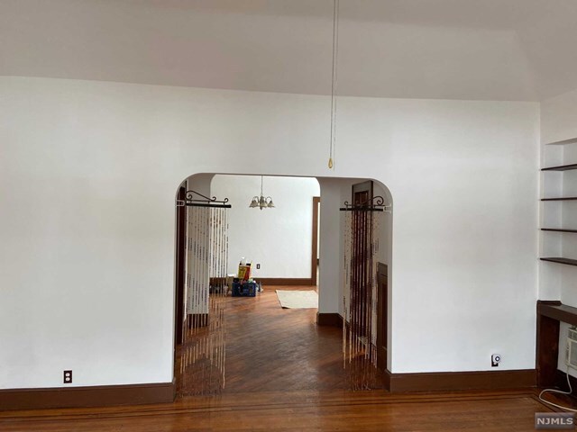 Foto del edificio - 182 Farnham Ave