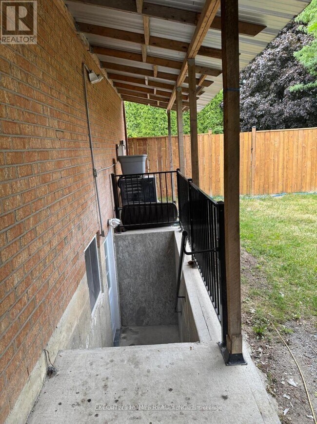 Building Photo - 18 Red Tail Ct