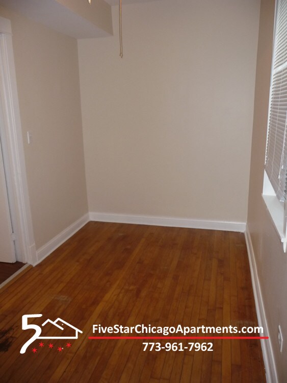 Building Photo - 3552 W Belmont Ave