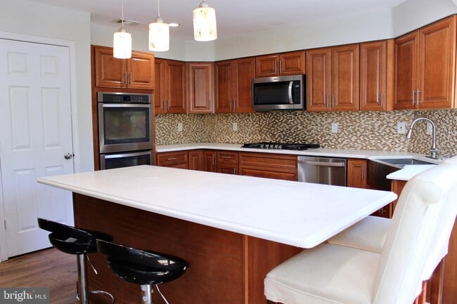 Building Photo - 153 Impatiens Ct