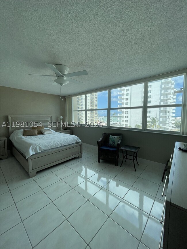Building Photo - 1410 S Ocean Dr