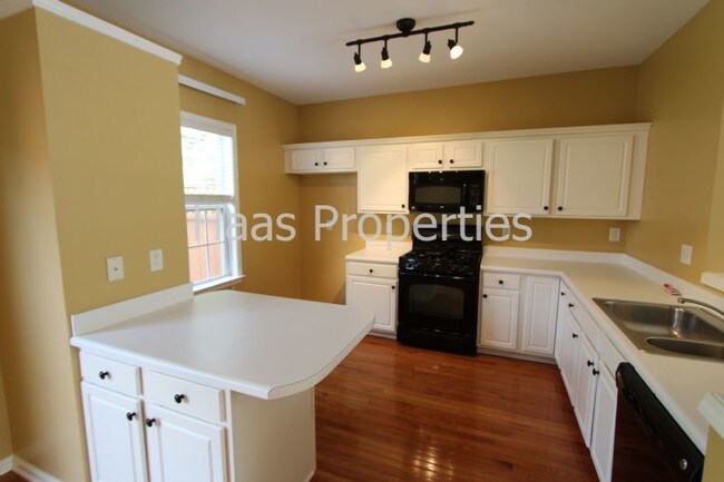 Building Photo - 2375 Townview Ct