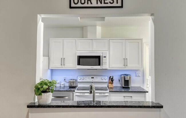 Building Photo - Darling remodeled 4 bedroom house!!