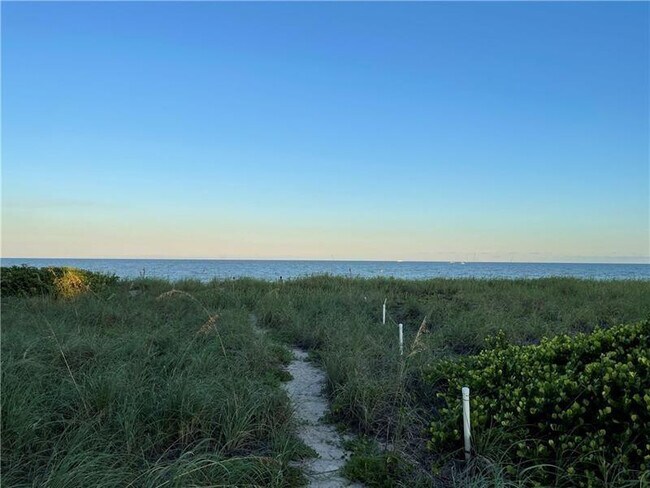 Building Photo - 4564 El Mar Dr