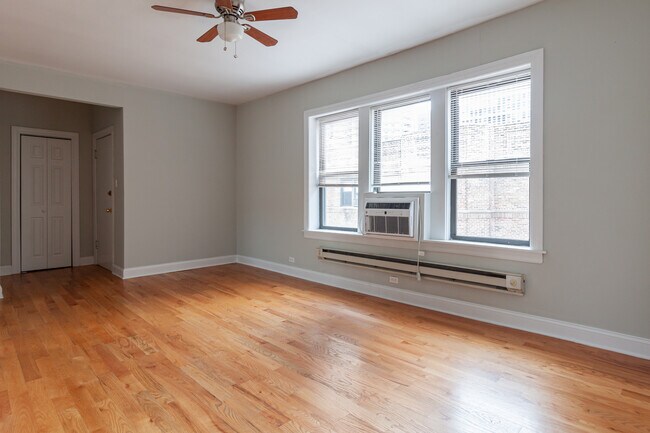 Foto del edificio - 3723 N Pine Grove Ave
