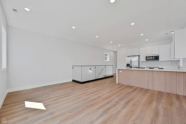 Building Photo - 2626 W 21st St