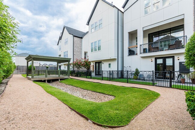 Foto del edificio - 10939 Grove Tree Ln