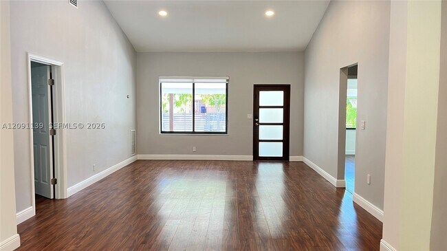 Foto del edificio - 2250 SW 23rd St