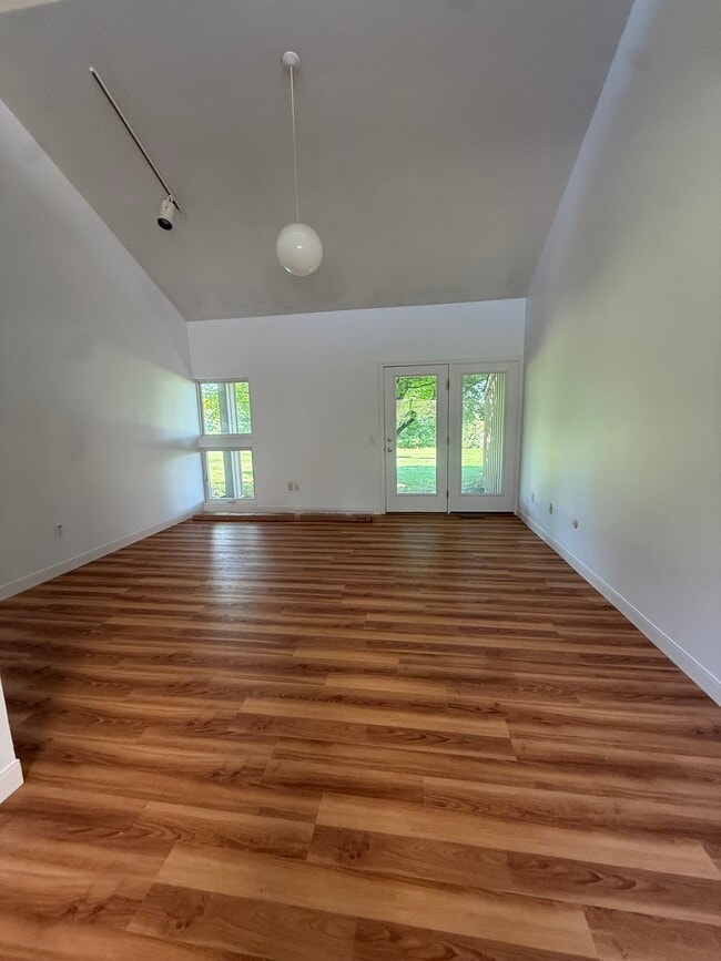 Building Photo - 1047 Danby Rd