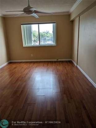 Building Photo - 8001 Crespi Blvd