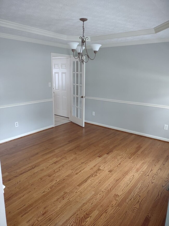 Building Photo - Bonus Room!
