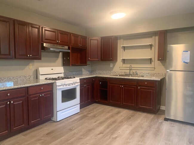 Building Photo - 4701 Warren Dr
