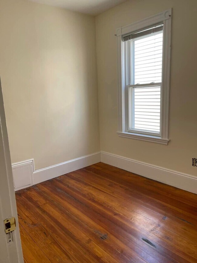 Bedroom with hard wood, cream walls. Central air throughout - 63 Farragut Rd
