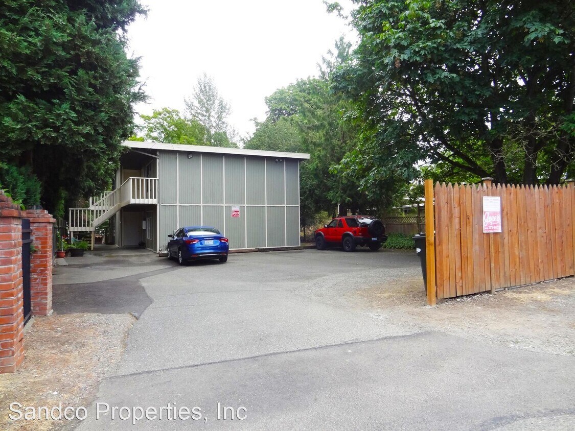 Primary Photo - 3324 S Ainsworth Ave