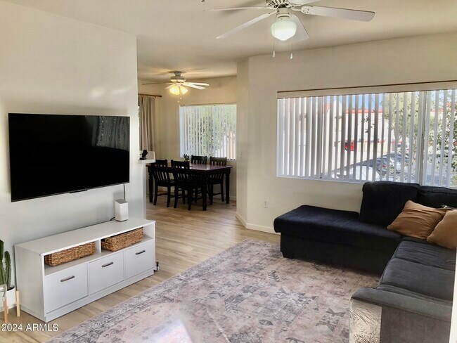 Foto del edificio - 1295 N Ash St