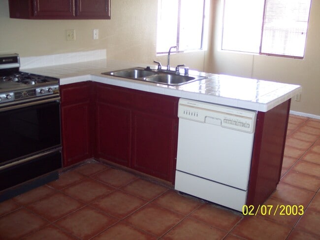 Building Photo - 510 E Avenue Q2