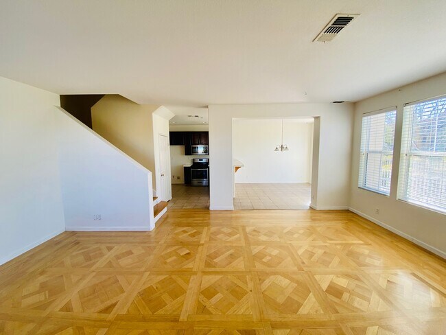 Building Photo - 18004 Flynn Dr