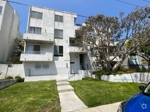 Building Photo - 6715 W 86th Plz