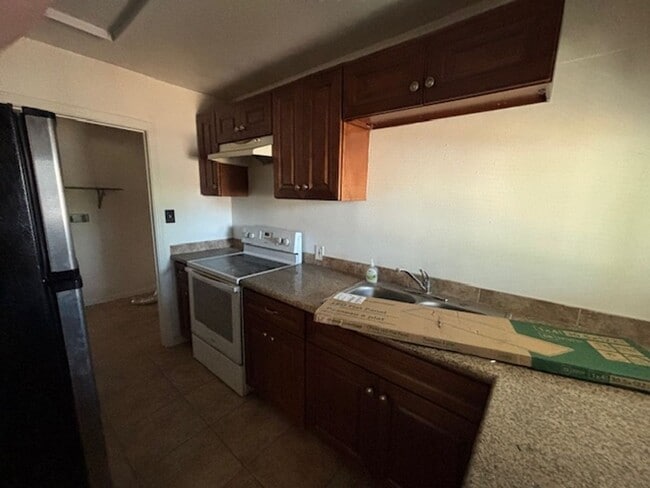 Foto del edificio - 1015 W Commercial Ave