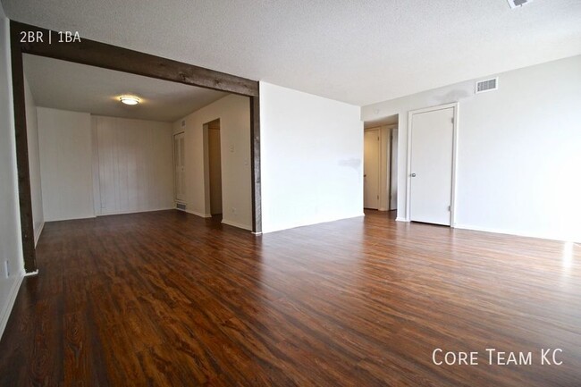 Building Photo - Spacious 2 Bedroom For Rent!