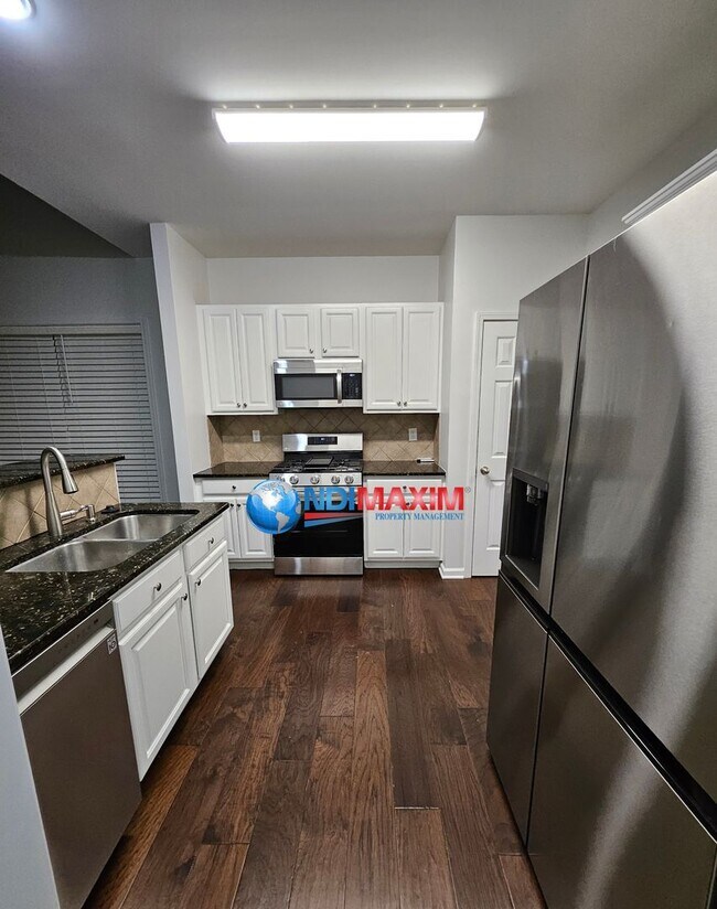 Photo - Spacious, open floor plan home in a very c...