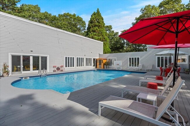 Building Photo - 5 Lakewood Ln