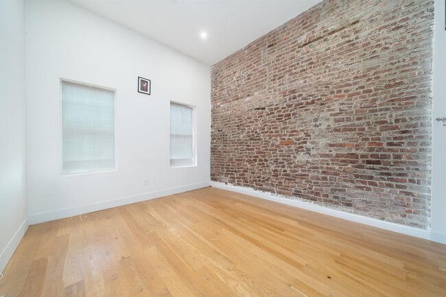 Foto del edificio - 25 Corbin Ave