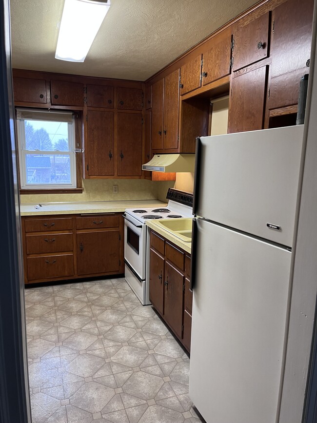Kitchen - 714 Tilden St