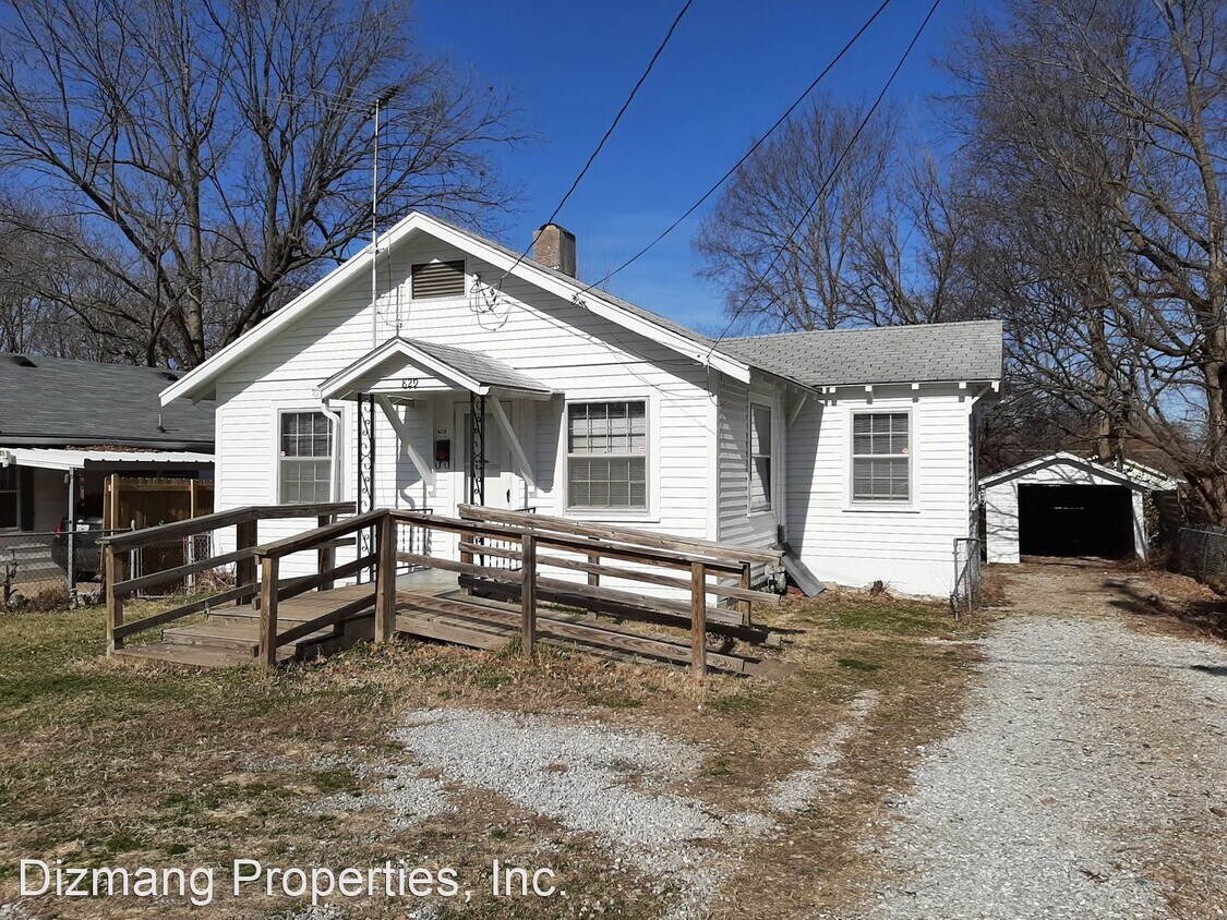 Foto principal - 3 br, 1 bath House - 829 W. Woodlawn St