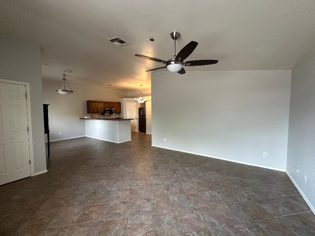 Building Photo - 3237 N Stone Ave
