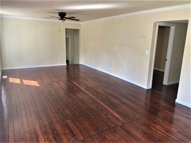 Foto del edificio - 3407 E 38th St