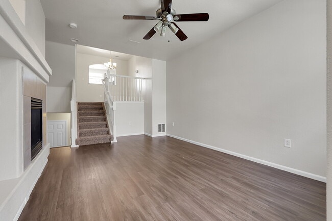 Building Photo - $2,595- 3 Bed, 3 Bath Updated Townhouse wi...