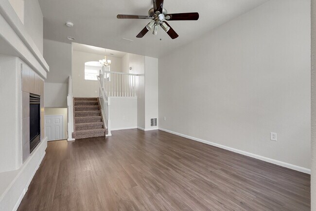 Building Photo - $2,695- 3 Bed, 3 Bath Updated Townhouse wi...