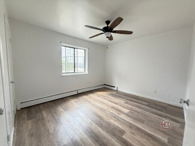 Foto del edificio - 189 Throgs Neck Blvd