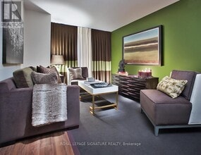 Building Photo - 305 Roehampton Ave