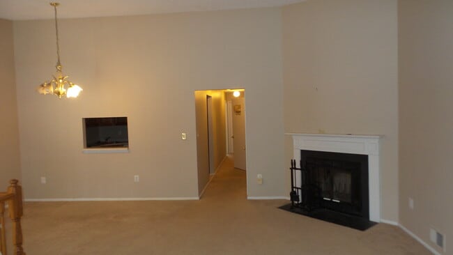 Main living and dining room - 103 Secretariat Ct