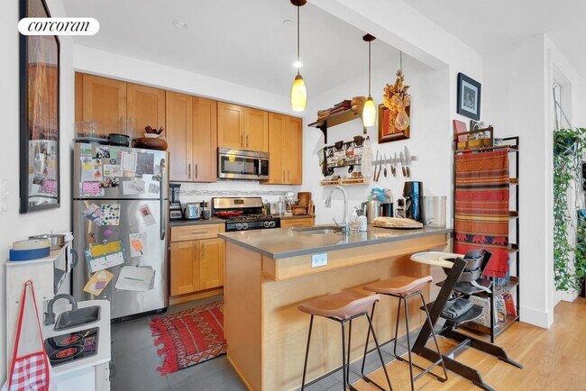 Building Photo - 719 Dean St