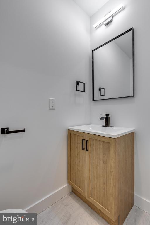 Building Photo - 2350 N 16th St