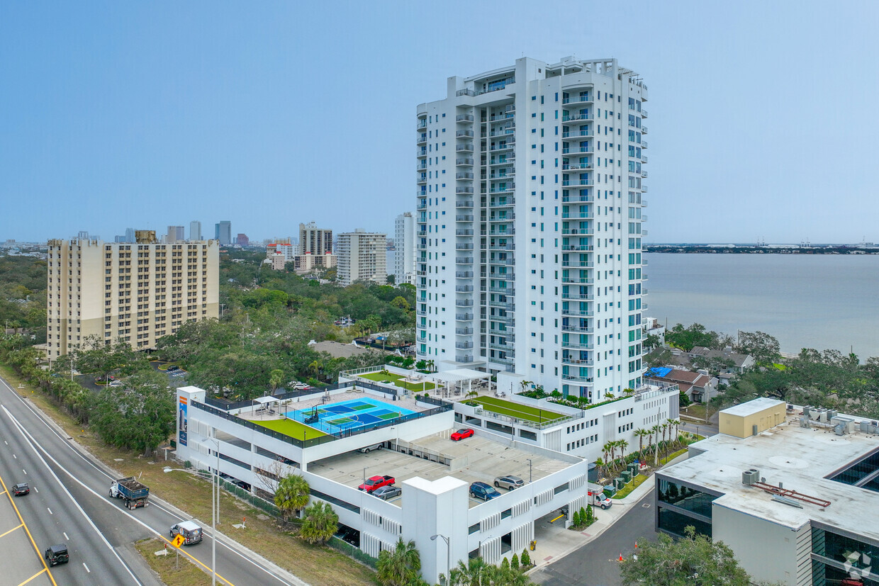 Primary Photo - Altura Bayshore
