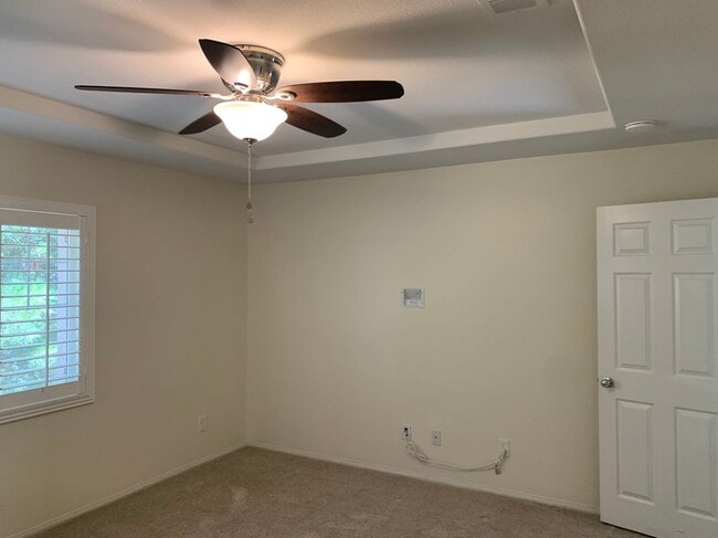 Building Photo - 28846 S Lake Dr